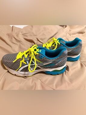 ASICS Gray Sneakers with Bright Yellow Laces and Blue Lining